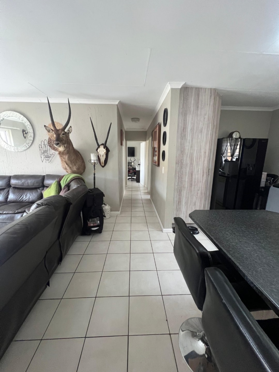 3 Bedroom Property for Sale in Wilgeheuwel Gauteng