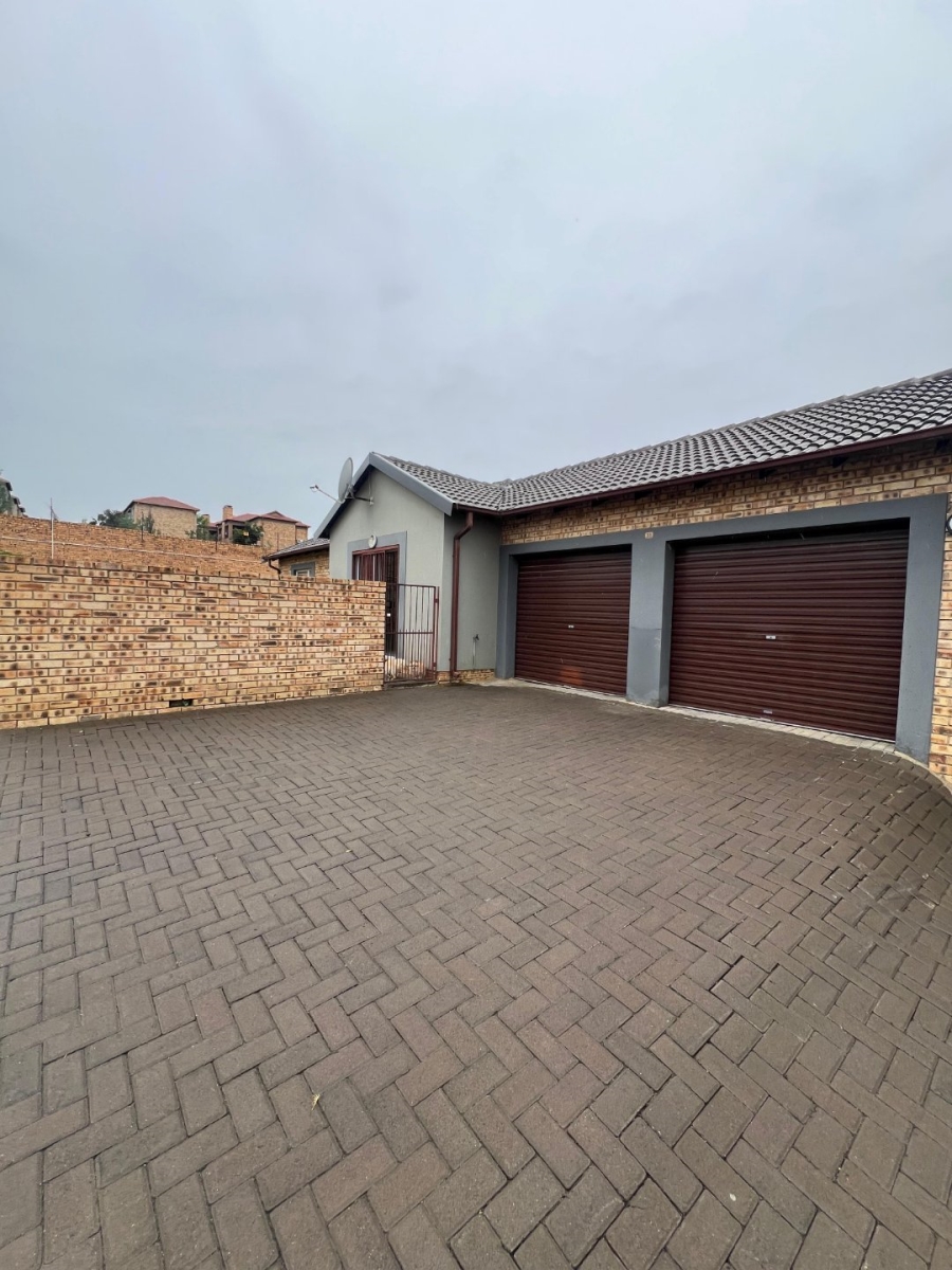 3 Bedroom Property for Sale in Wilgeheuwel Gauteng