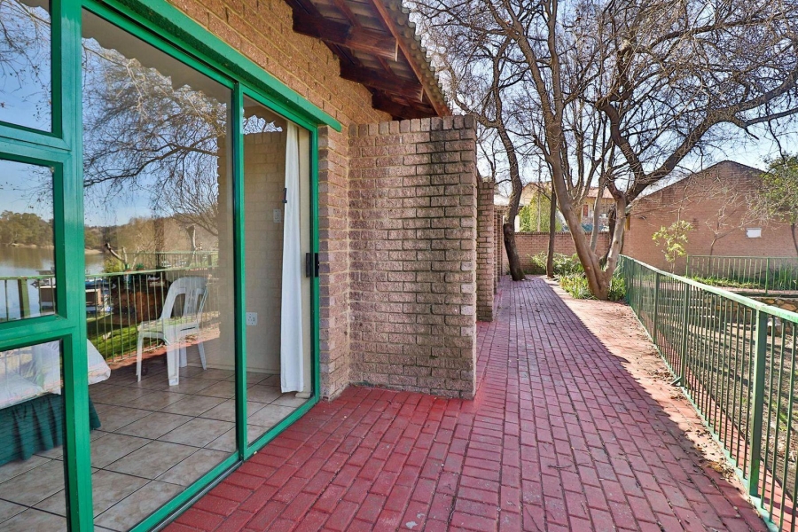 1 Bedroom Property for Sale in Vaaloewer Gauteng