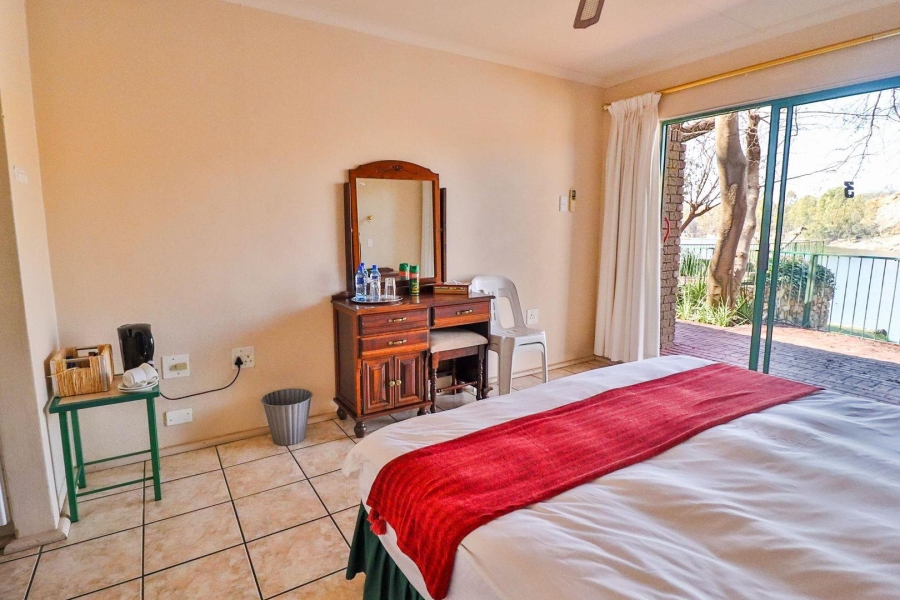 1 Bedroom Property for Sale in Vaaloewer Gauteng