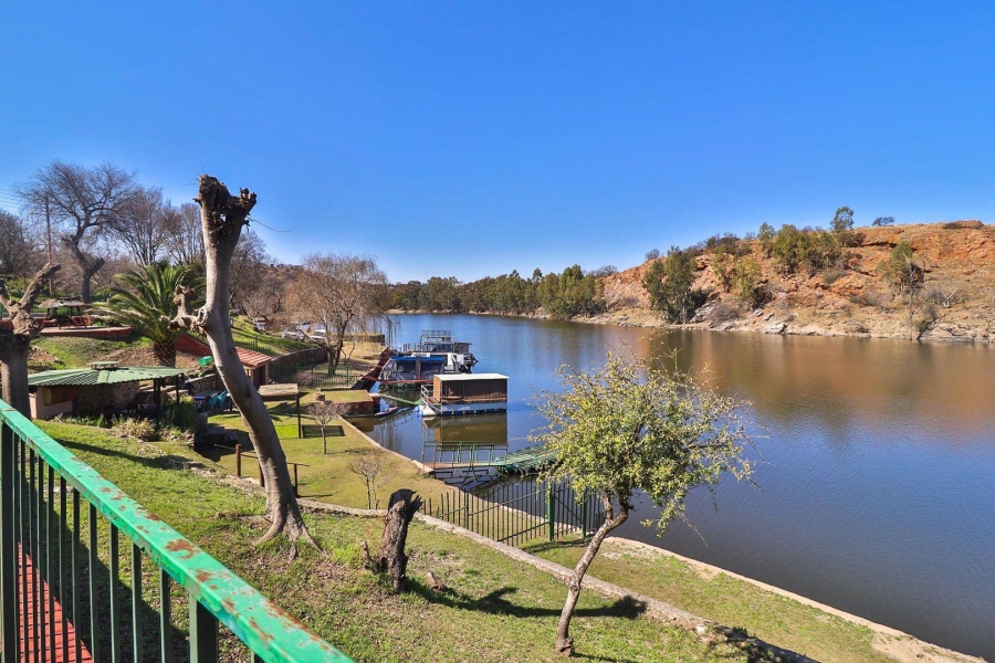 1 Bedroom Property for Sale in Vaaloewer Gauteng