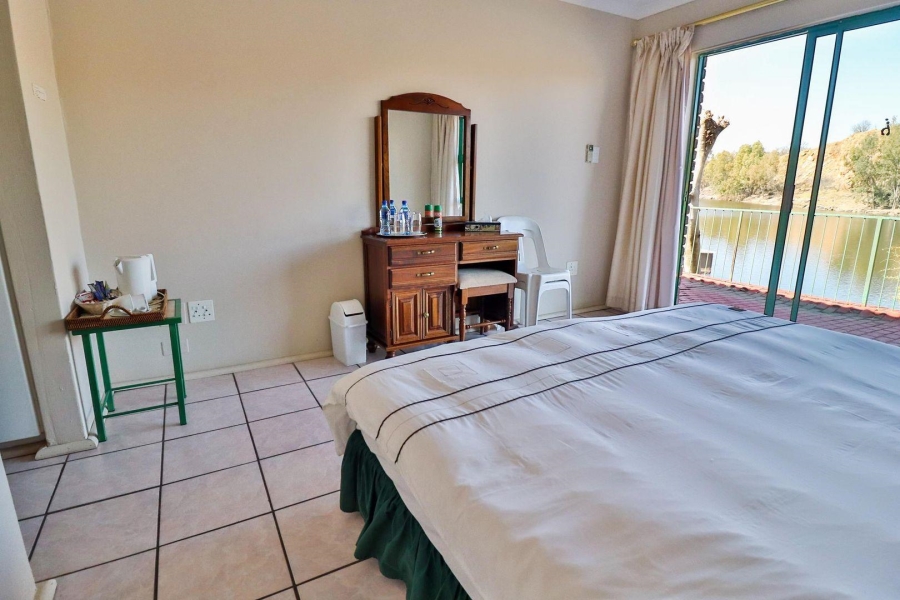 1 Bedroom Property for Sale in Vaaloewer Gauteng