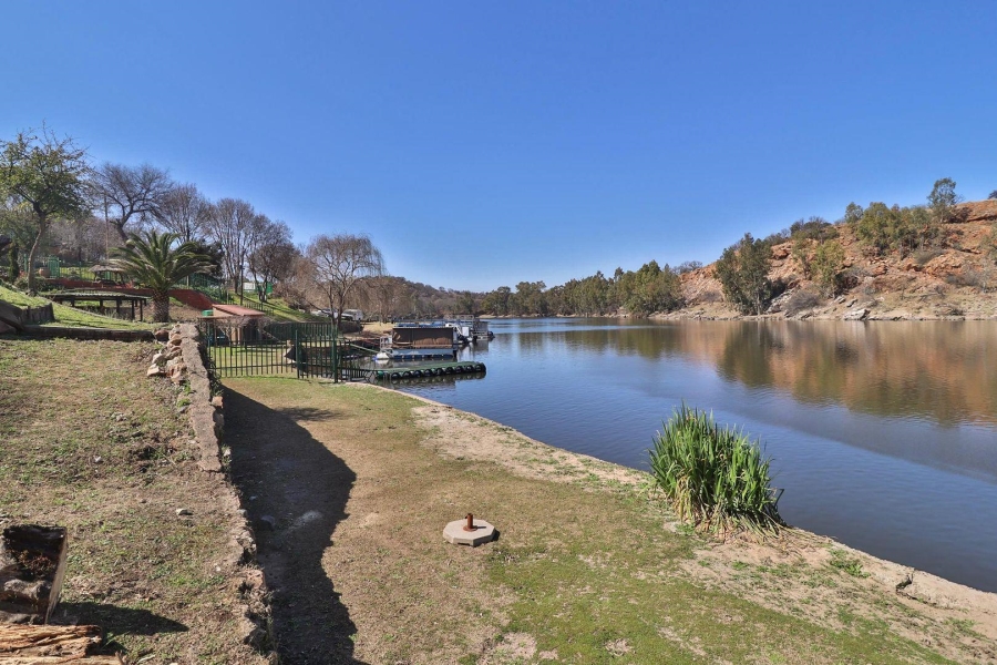 1 Bedroom Property for Sale in Vaaloewer Gauteng