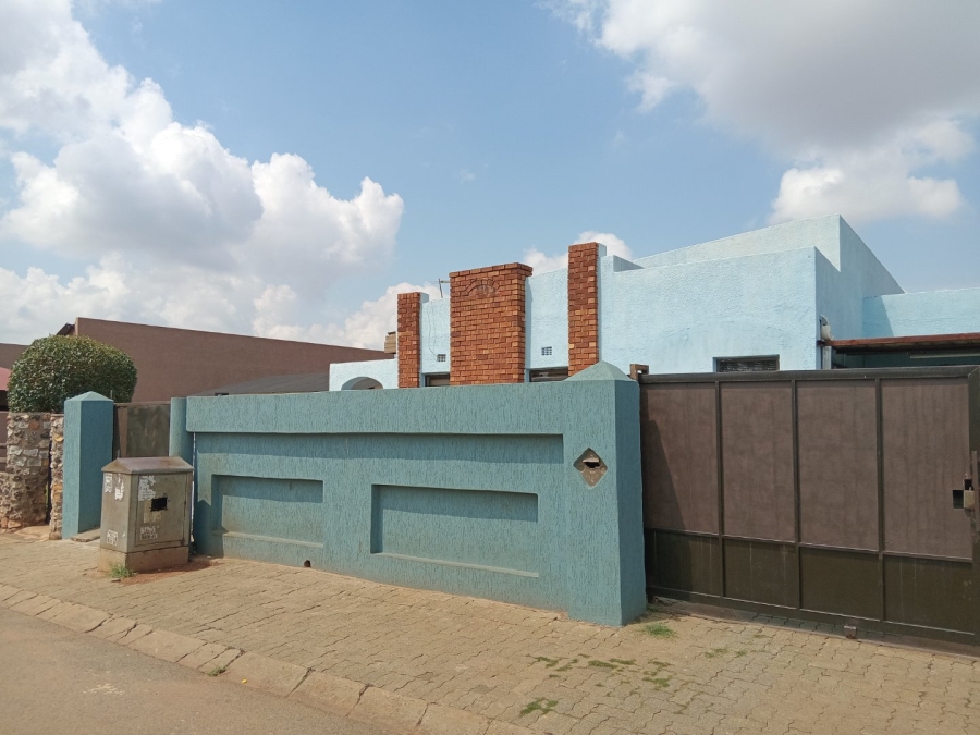 3 Bedroom Property for Sale in Tokoza Gauteng