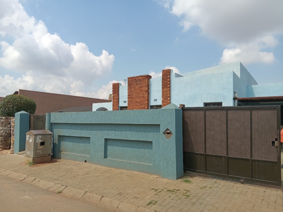 3 Bedroom Property for Sale in Tokoza Gauteng
