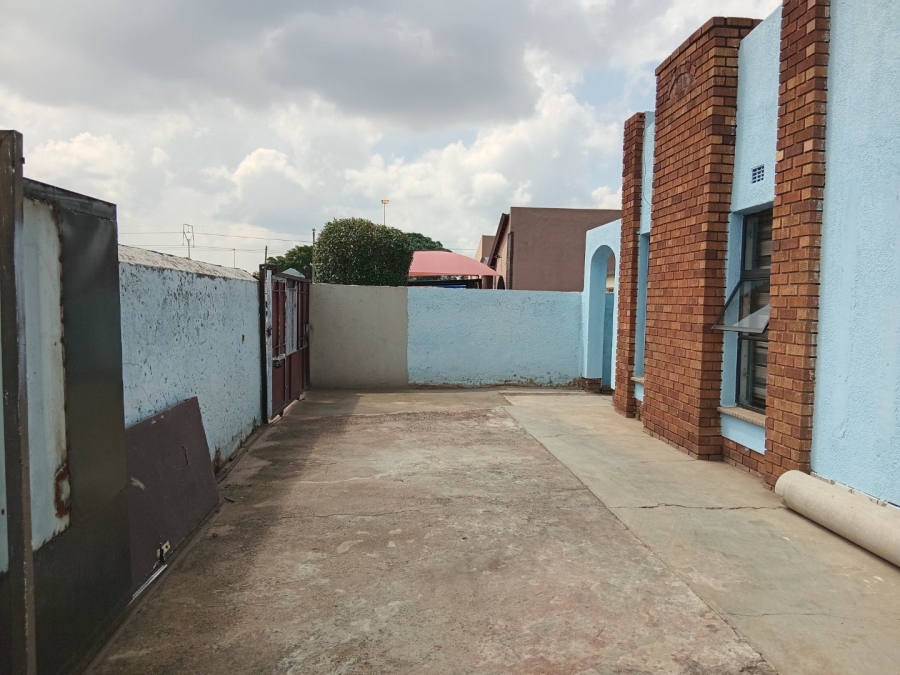 3 Bedroom Property for Sale in Tokoza Gauteng