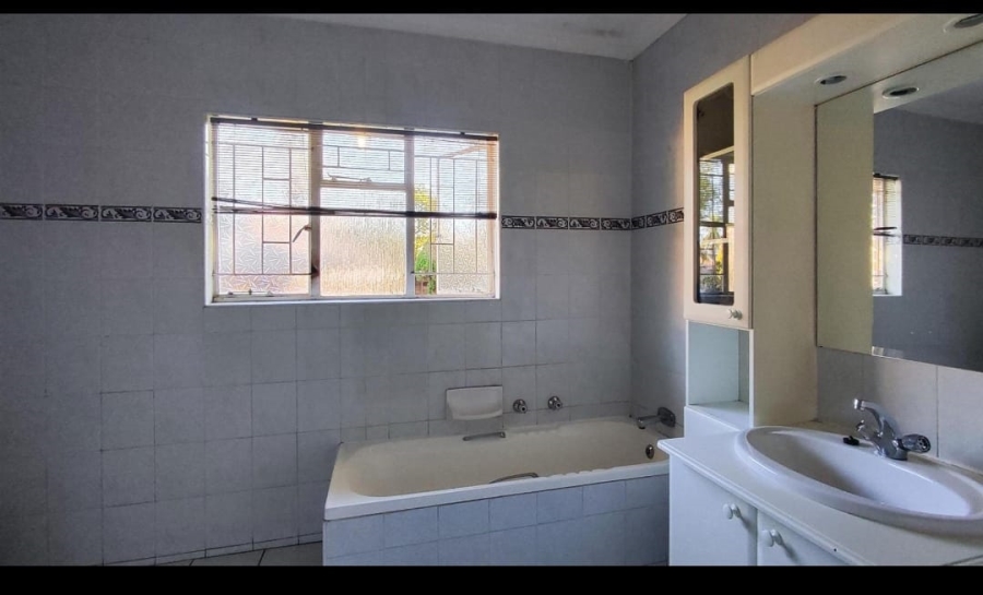 4 Bedroom Property for Sale in Three Rivers East Gauteng