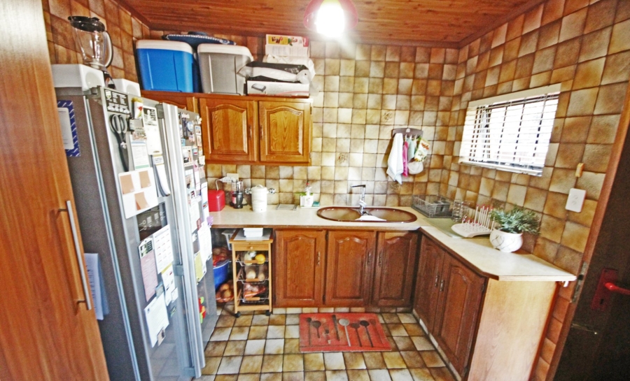 To Let 6 Bedroom Property for Rent in Edenvale Central Gauteng