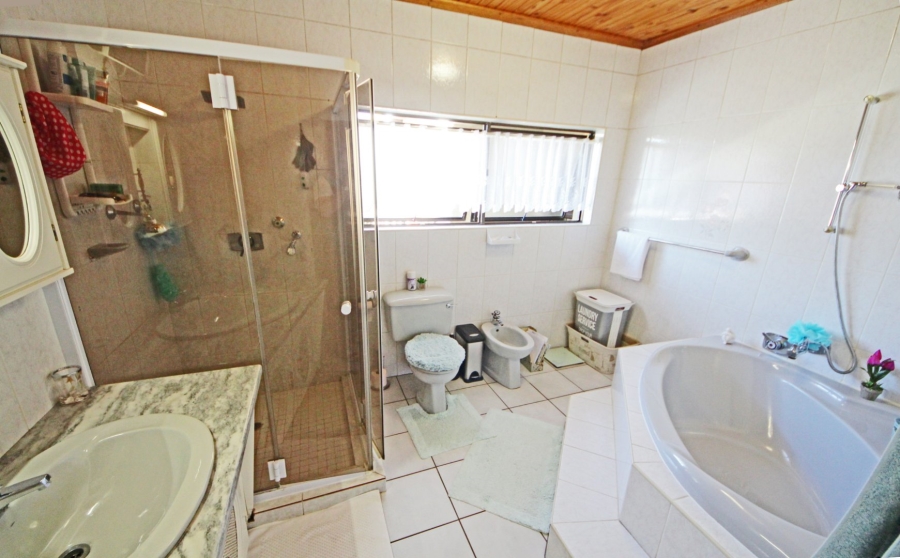 To Let 6 Bedroom Property for Rent in Edenvale Central Gauteng