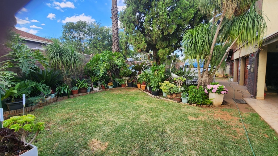 6 Bedroom Property for Sale in Edenvale Central Gauteng