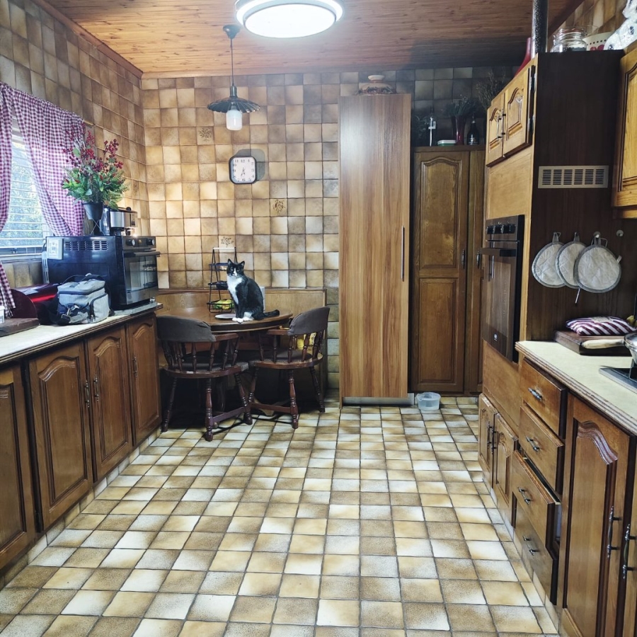 6 Bedroom Property for Sale in Edenvale Central Gauteng