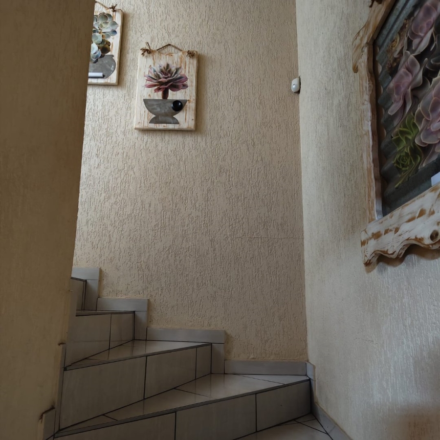 6 Bedroom Property for Sale in Edenvale Central Gauteng