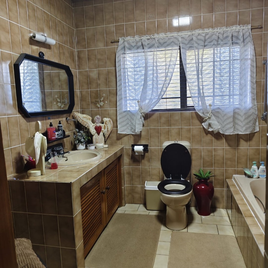 6 Bedroom Property for Sale in Edenvale Central Gauteng