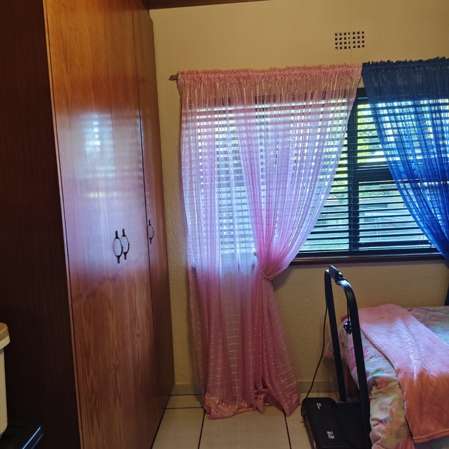 6 Bedroom Property for Sale in Edenvale Central Gauteng