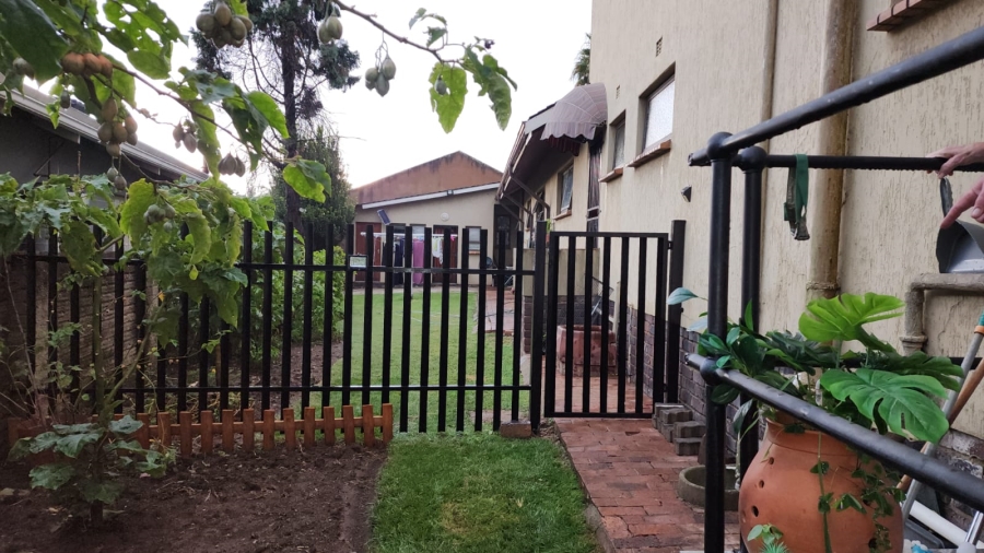 6 Bedroom Property for Sale in Edenvale Central Gauteng