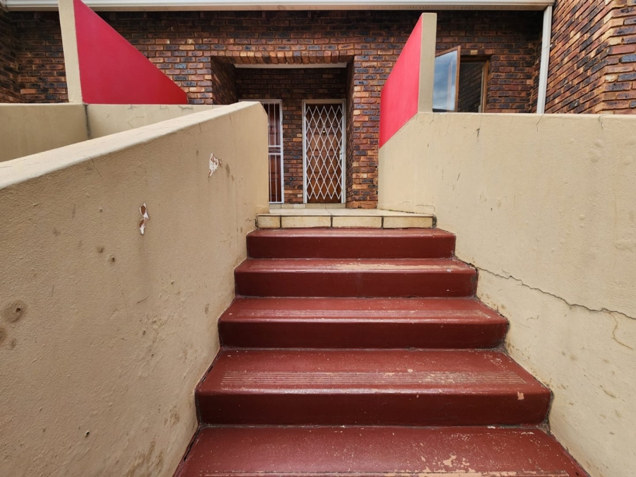 2 Bedroom Property for Sale in Mondeor Gauteng