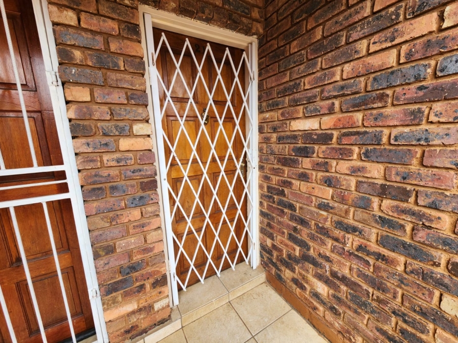 2 Bedroom Property for Sale in Mondeor Gauteng