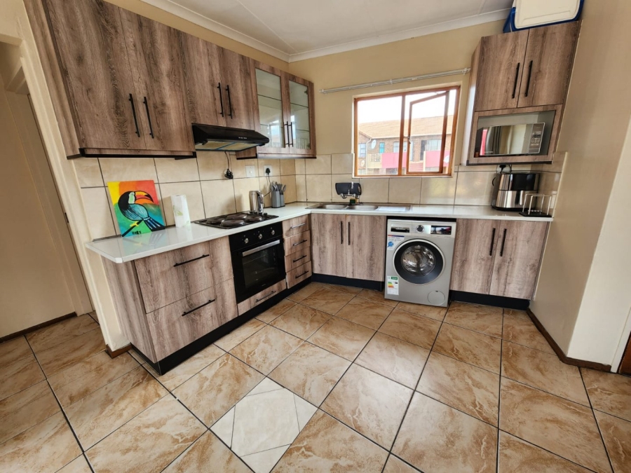 2 Bedroom Property for Sale in Mondeor Gauteng