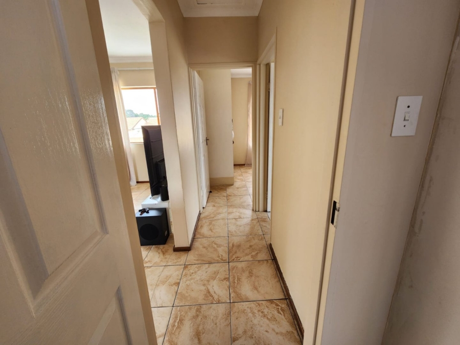 2 Bedroom Property for Sale in Mondeor Gauteng