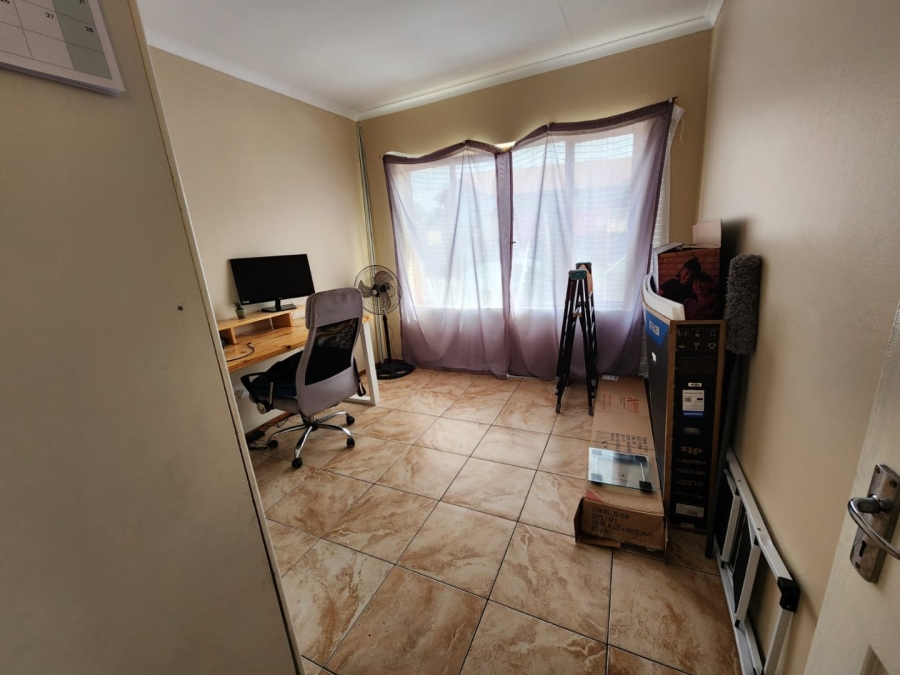 2 Bedroom Property for Sale in Mondeor Gauteng