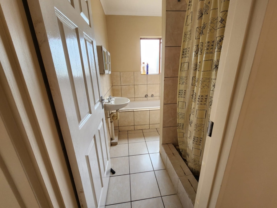 2 Bedroom Property for Sale in Mondeor Gauteng