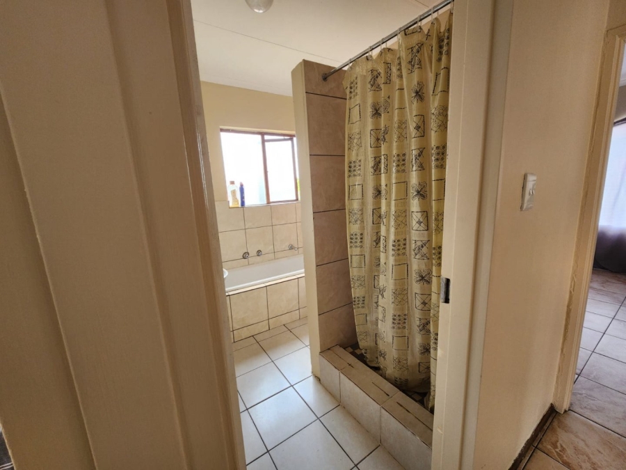 2 Bedroom Property for Sale in Mondeor Gauteng