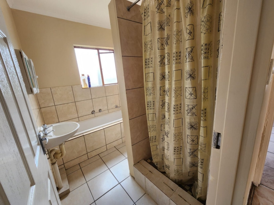 2 Bedroom Property for Sale in Mondeor Gauteng