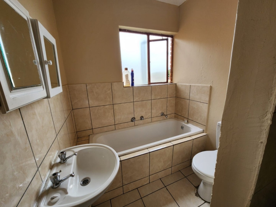 2 Bedroom Property for Sale in Mondeor Gauteng