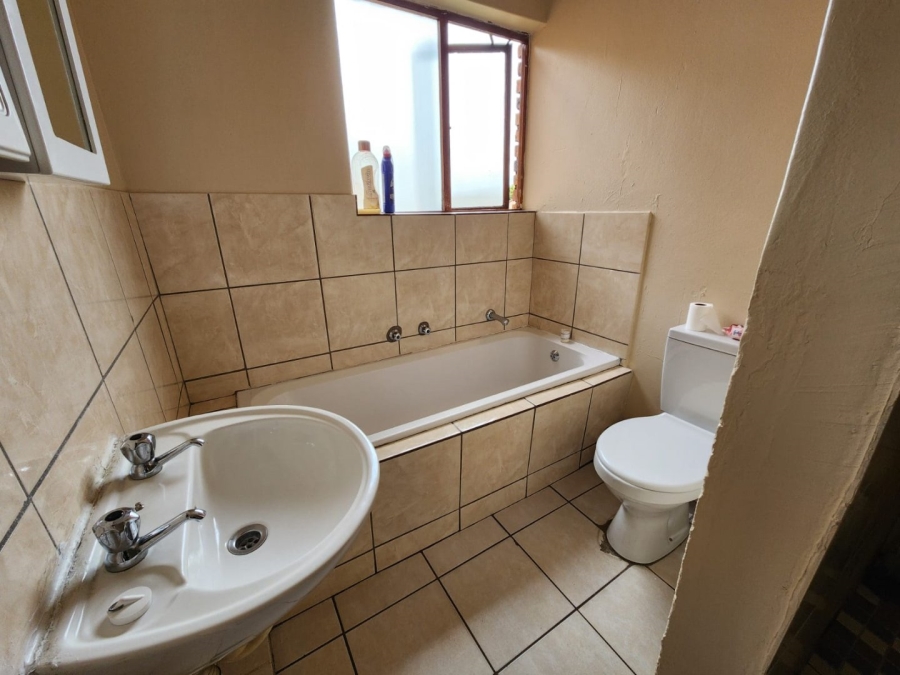 2 Bedroom Property for Sale in Mondeor Gauteng