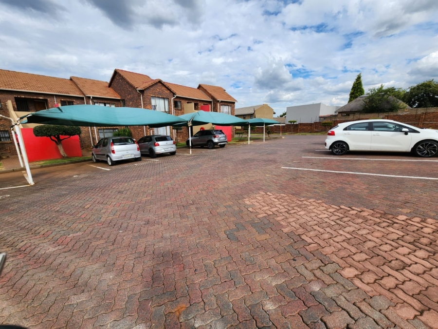 2 Bedroom Property for Sale in Mondeor Gauteng