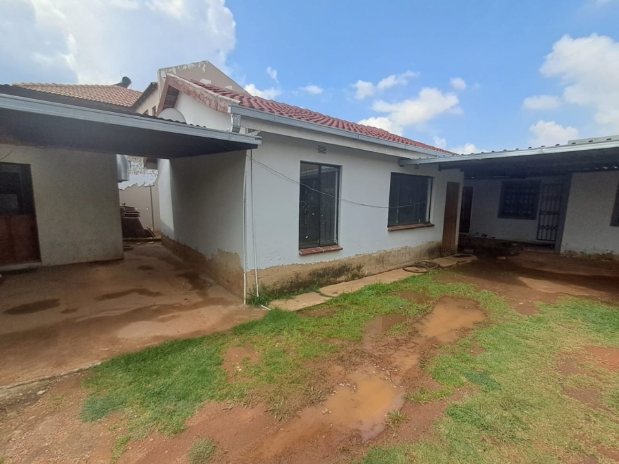 To Let 2 Bedroom Property for Rent in Leachville Gauteng
