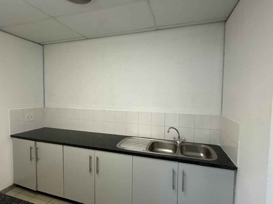 To Let commercial Property for Rent in Strubensvallei Gauteng