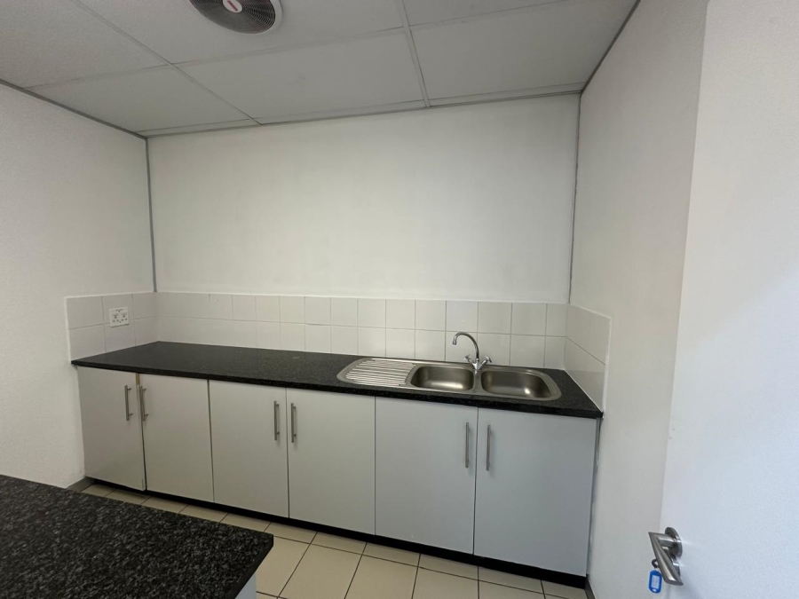 To Let commercial Property for Rent in Strubensvallei Gauteng