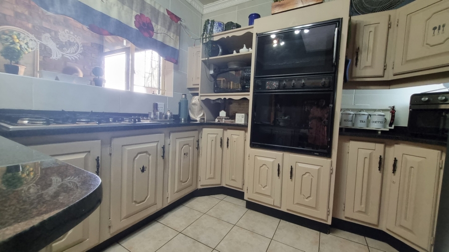 4 Bedroom Property for Sale in Falcon Ridge Gauteng