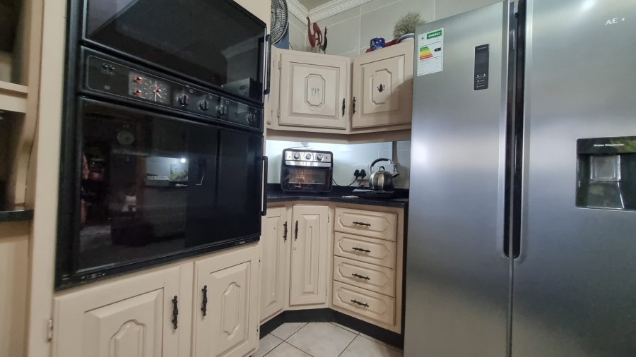 4 Bedroom Property for Sale in Falcon Ridge Gauteng