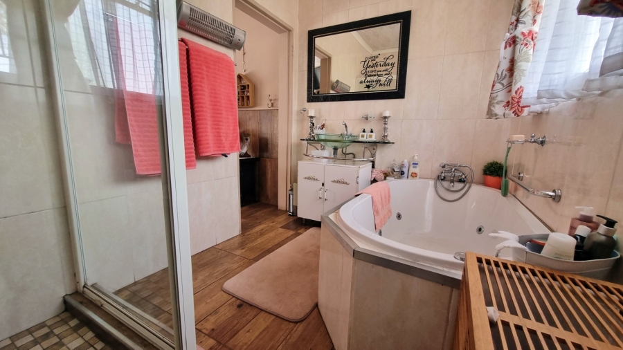 4 Bedroom Property for Sale in Falcon Ridge Gauteng