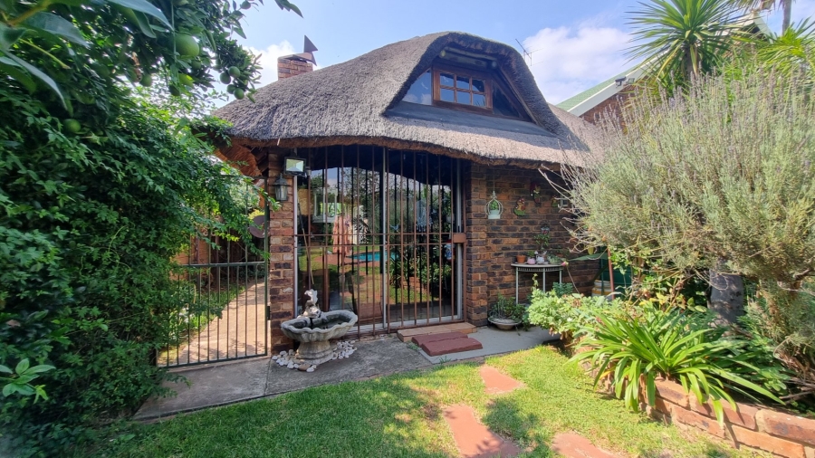 4 Bedroom Property for Sale in Falcon Ridge Gauteng