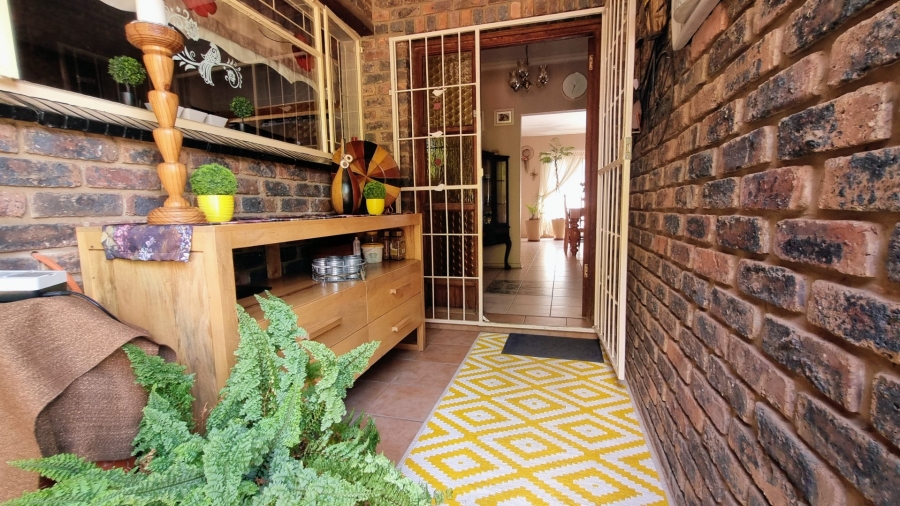 4 Bedroom Property for Sale in Falcon Ridge Gauteng