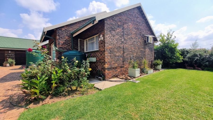 4 Bedroom Property for Sale in Falcon Ridge Gauteng