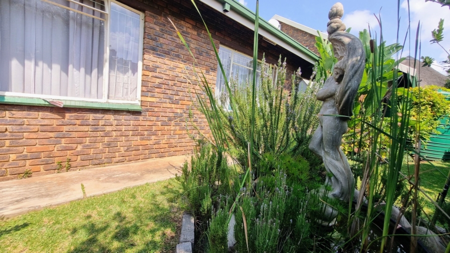 4 Bedroom Property for Sale in Falcon Ridge Gauteng