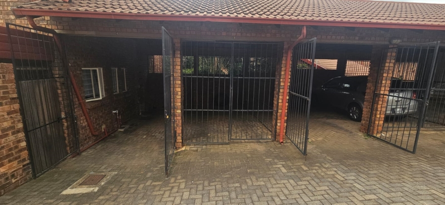 4 Bedroom Property for Sale in Constantia Park Gauteng