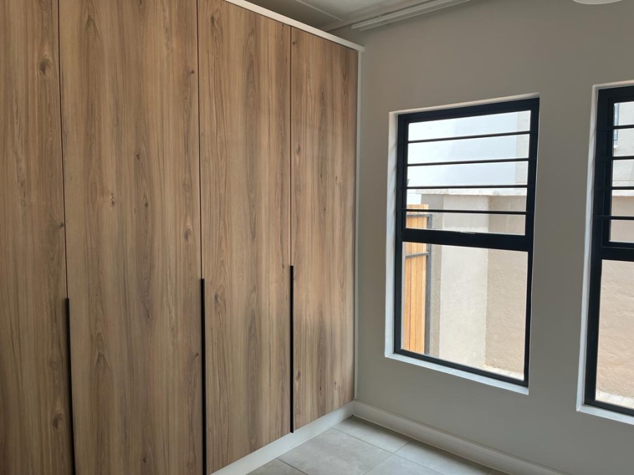 To Let 3 Bedroom Property for Rent in Waterfall Gauteng