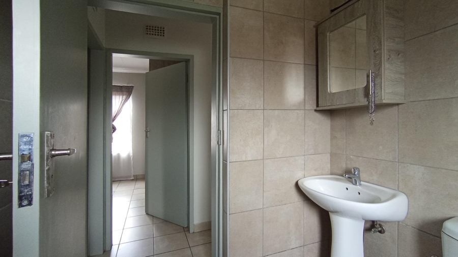 2 Bedroom Property for Sale in La Montagne Gauteng