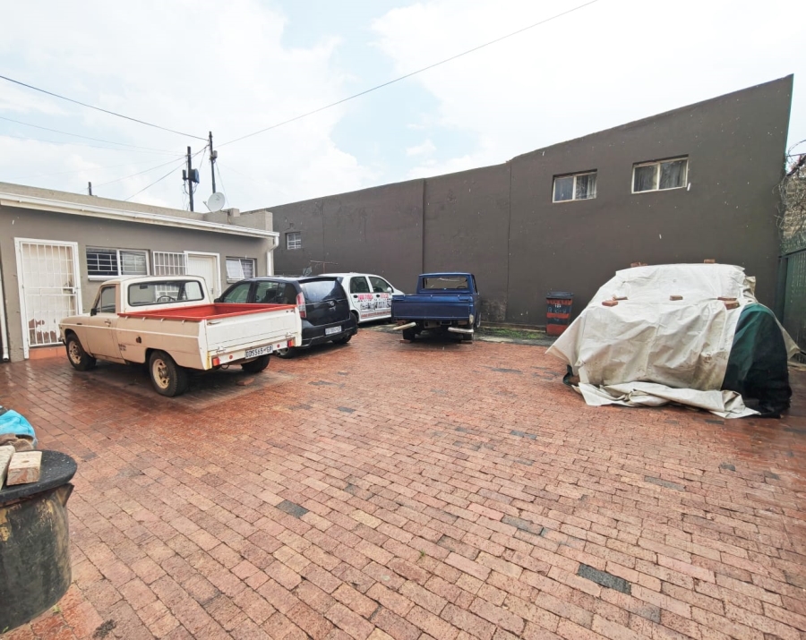 8 Bedroom Property for Sale in Rosettenville Gauteng