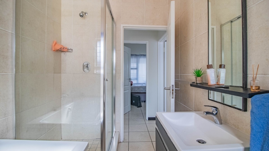 2 Bedroom Property for Sale in Oakdene Gauteng