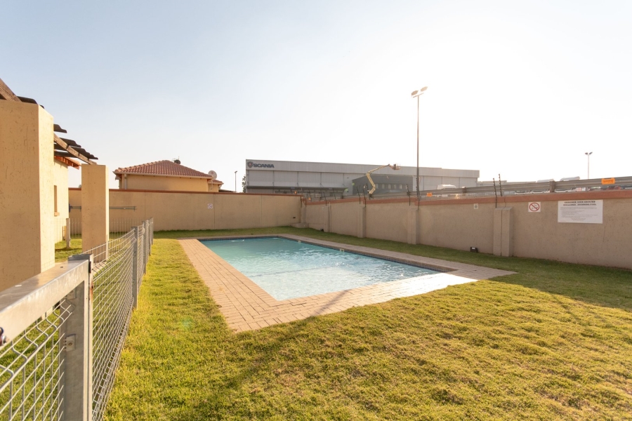 2 Bedroom Property for Sale in Ormonde View Gauteng