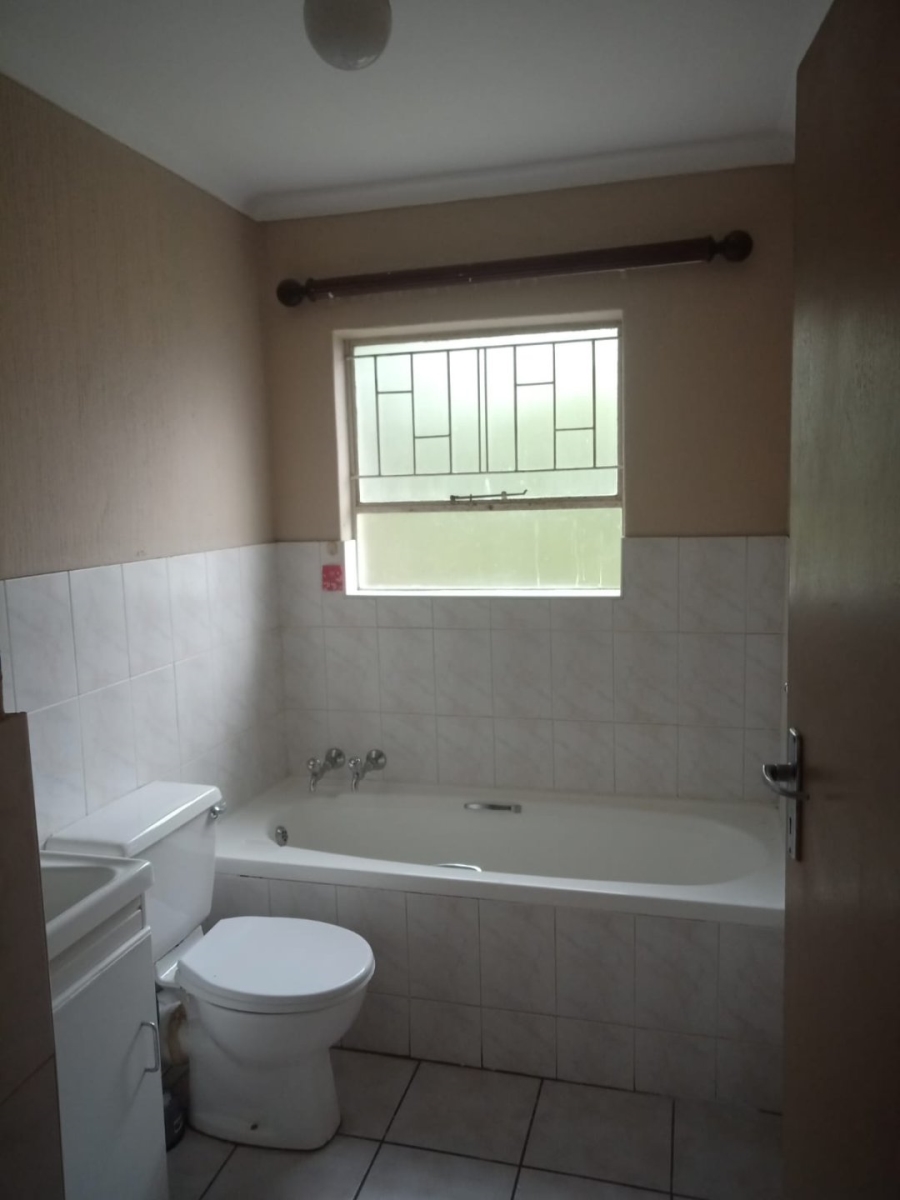 2 Bedroom Property for Sale in Vorna Valley Gauteng
