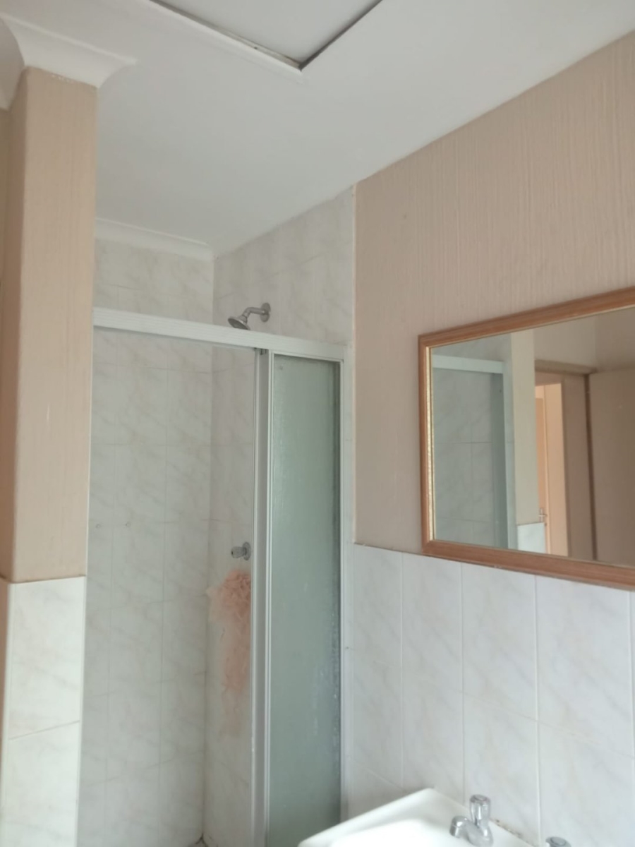 2 Bedroom Property for Sale in Vorna Valley Gauteng