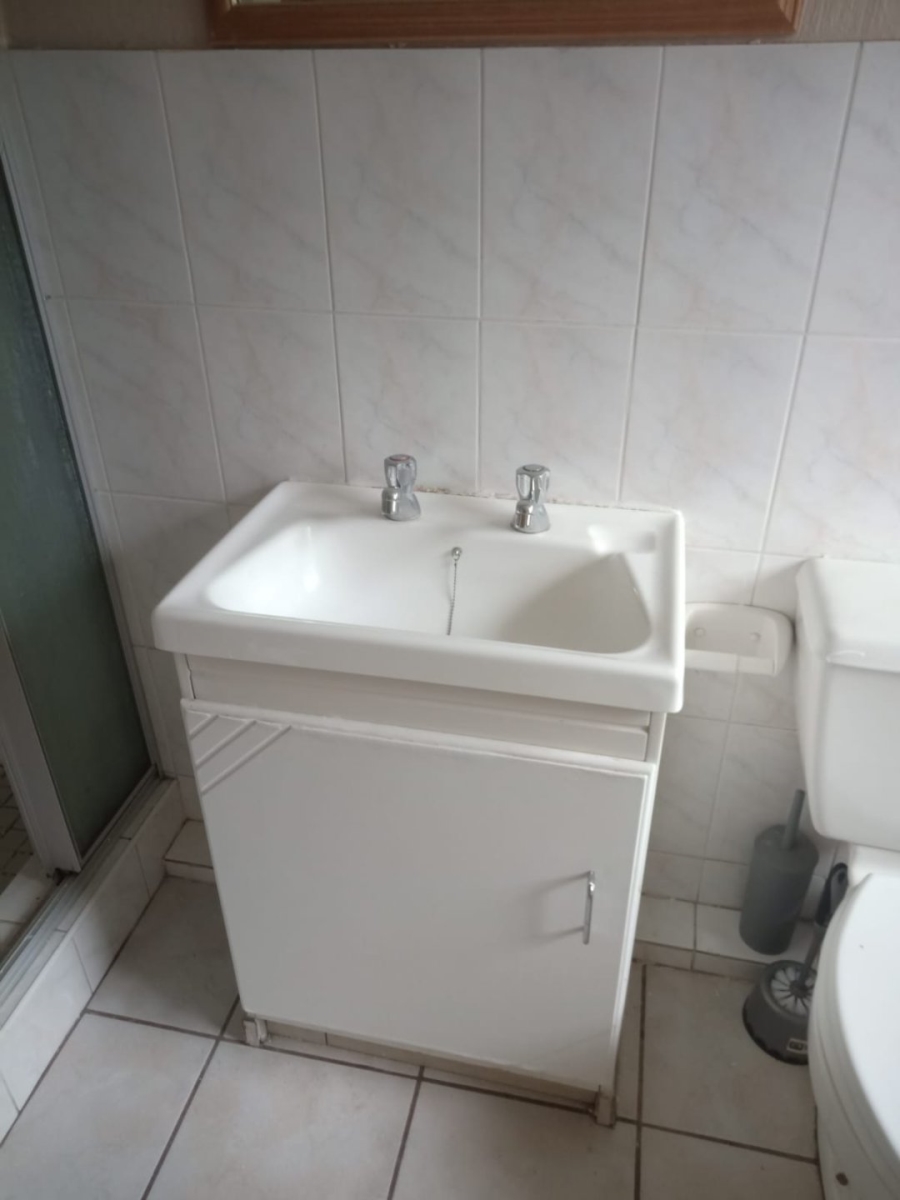 2 Bedroom Property for Sale in Vorna Valley Gauteng