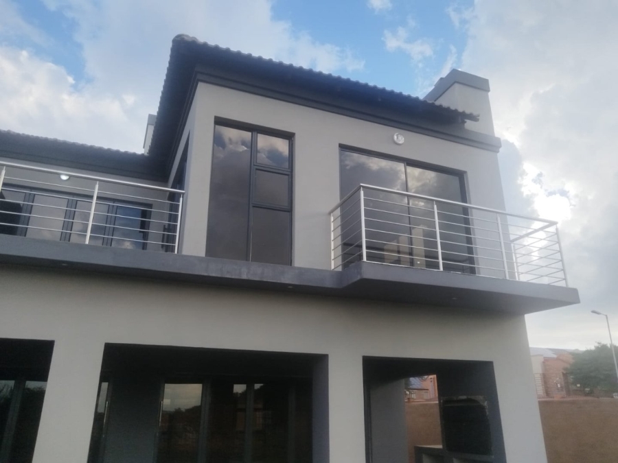 4 Bedroom Property for Sale in Karenpark Gauteng